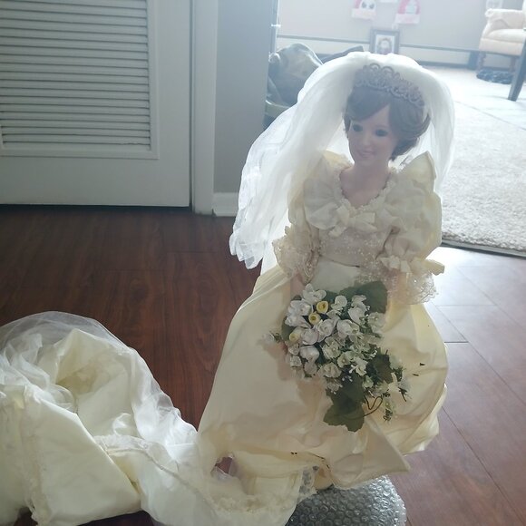Princess Diana doll - Picture 1 of 14